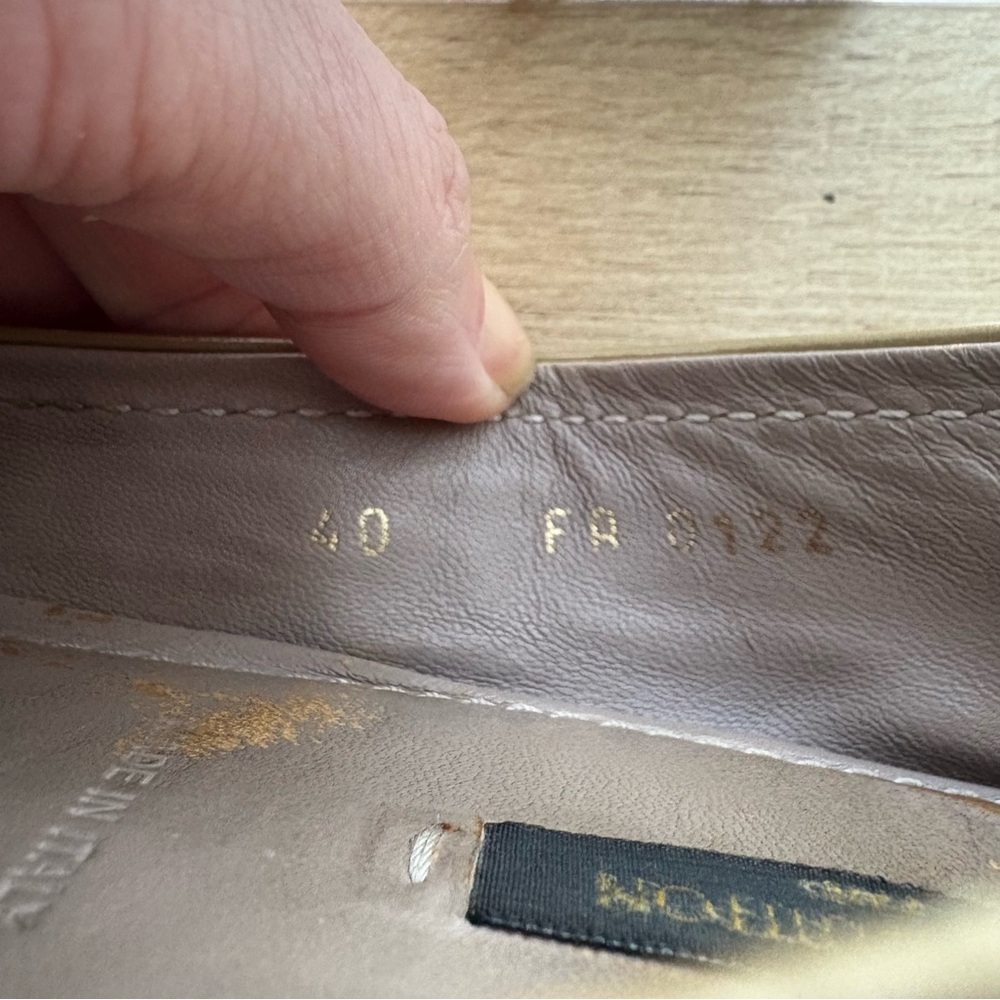Louis Vuitton Gold Leather Ballet Flats with Signature LV Accent Size 40 - Picture 6 of 11